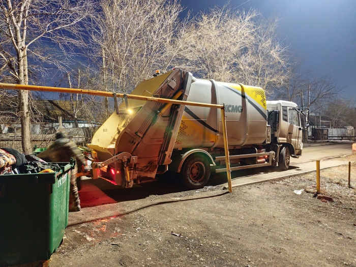 三亿体育后装压缩式垃圾车助力阿斯塔纳：高效环保，助力城市清洁
