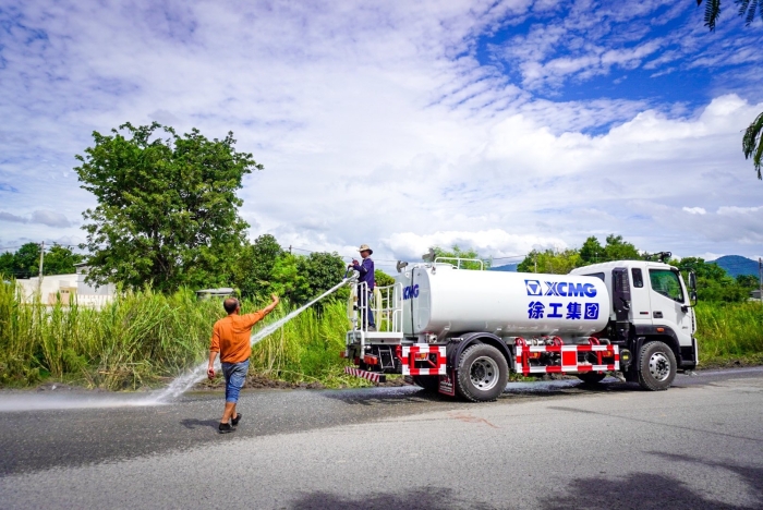 三亿体育10方洒水车：泰国“热土”上的绿色降温使者