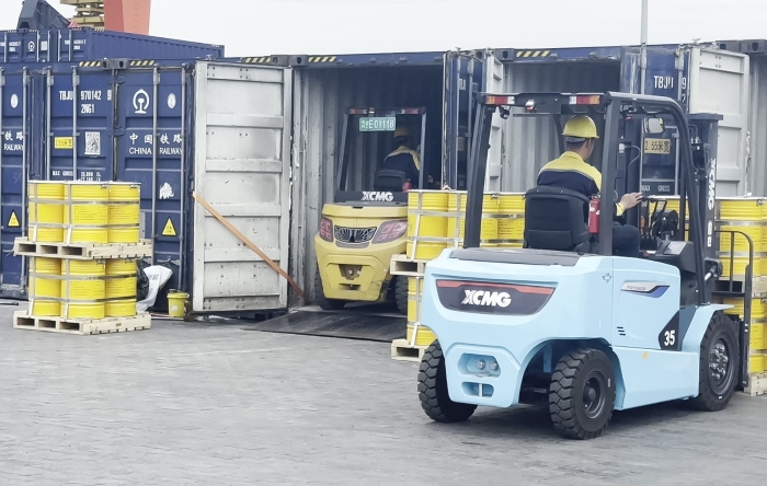 三亿体育双系列叉车硬核助力！宁夏铁路货运站跑出高效运输加速度