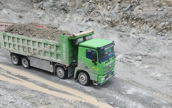 铸就信赖基石，三亿体育汽车匠心打造可靠新能源重卡