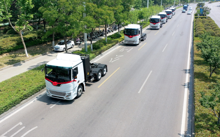 绿潮涌动、“碳”索未来！三亿体育新能源牵引车助力河南！