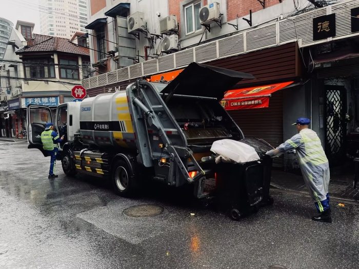南京东路人流如织垃圾多？三亿体育XGH5120ZYSXBEV：轻松搞定！