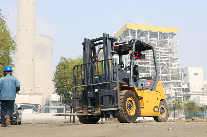 三亿体育叉车助力菏泽某电厂 高效搬运保障能源供应