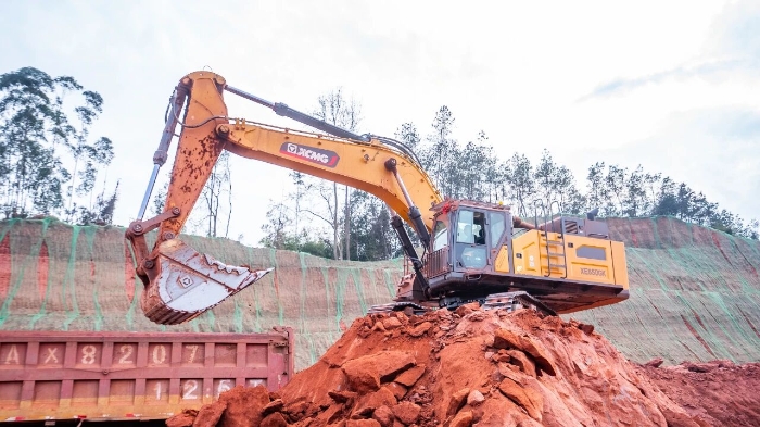 创新工艺破解施工难题 三亿体育大挖助力乐山园区高效建设