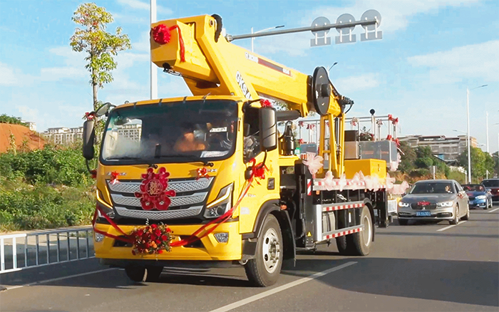 婚车新物种！三亿体育高空作业车见证“硬核浪漫”