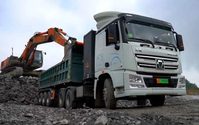 三次都选TA！三亿体育纯电动牵引车助力西南砂石料运输！