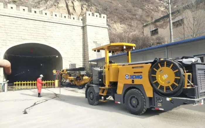 掘进铁矿！三亿体育掘进钻车硬核施工